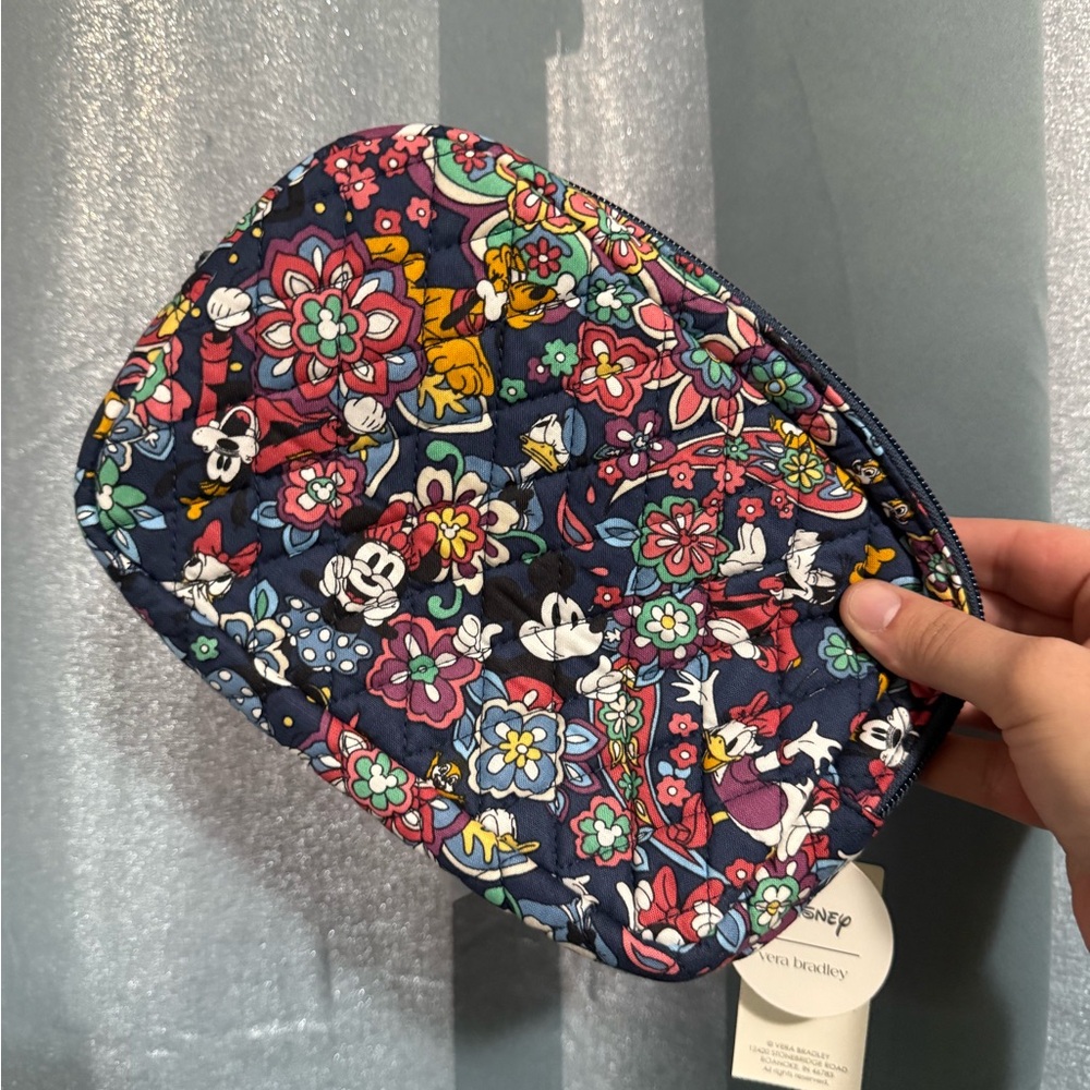 Disney Vera Bradley Mickey & Friends Large Crossbody Belt Bag - NEW WITH TAGS - Picture 2 of 5